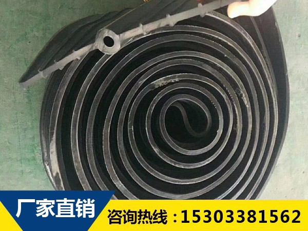 地下室变形缝处漏水了用橡胶止水带好使吗？